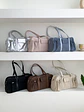 Bolso Boston de Nylon con Bolsillos Laterales Fruncidos — Estilo Urbano Funcional - Miniatura 1