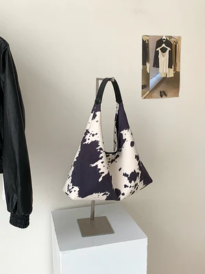 Bolso Hobo de Tela con Estampado Animal Print — Estilo Urbano Individual
