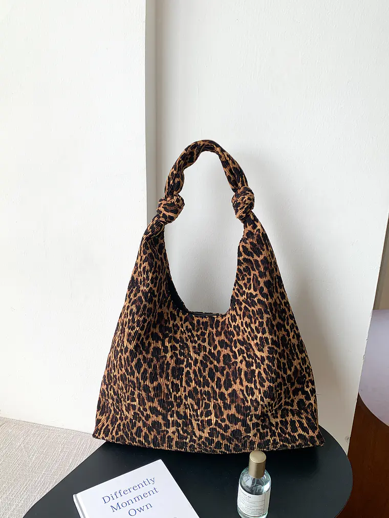 Bolso Hobo de Tela Texturizada con Estampado Leopardo — Estilo Atrevido para el Día a Día 2