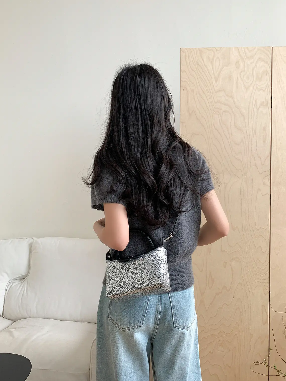 Mini Bolso con Lentejuelas, Asa Superior y Correa Cruzada Ajustable — Destellos para el Día a Día 4