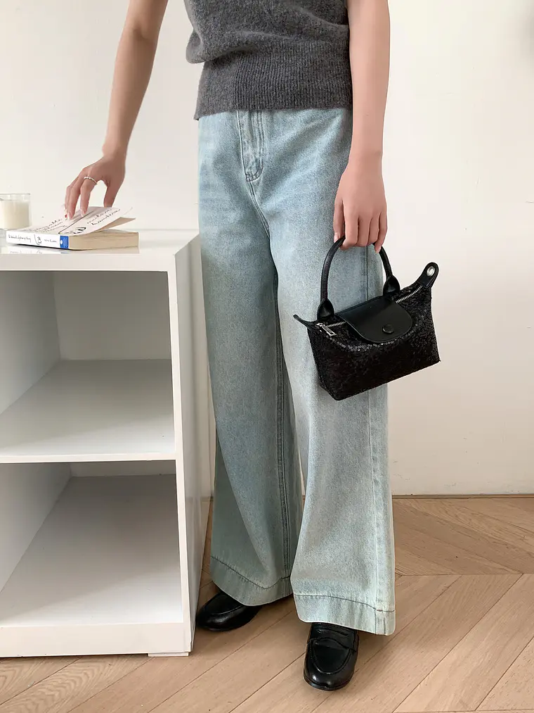 Mini Bolso con Lentejuelas, Asa Superior y Correa Cruzada Ajustable — Destellos para el Día a Día 10