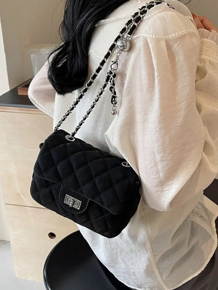 Bolso bandolera acolchado con diseño romboidal — Estilo urbano minimalista 2