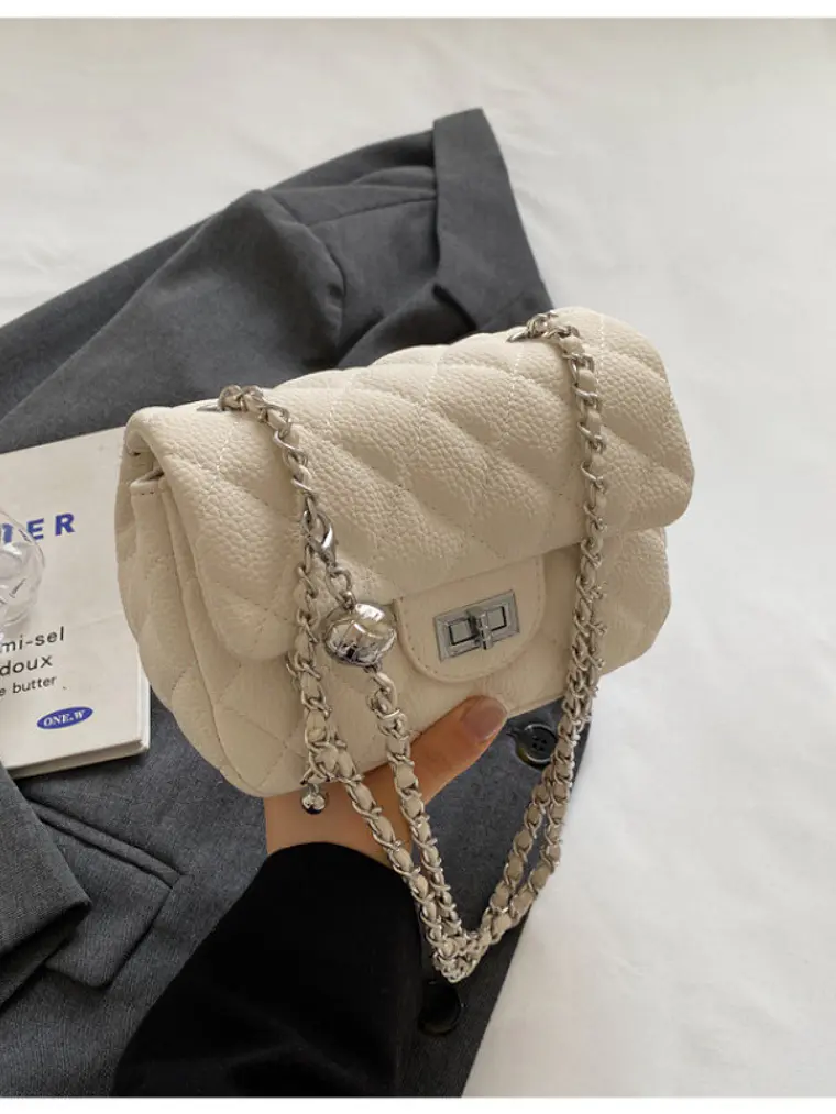 Bolso bandolera acolchado con diseño romboidal — Estilo urbano minimalista 3