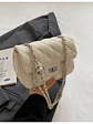Bolso bandolera acolchado con diseño romboidal — Estilo urbano minimalista - Miniatura 3