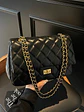 Bolso de hombro acolchado con cadena dorada — estilo clásico atemporal - Miniatura 1