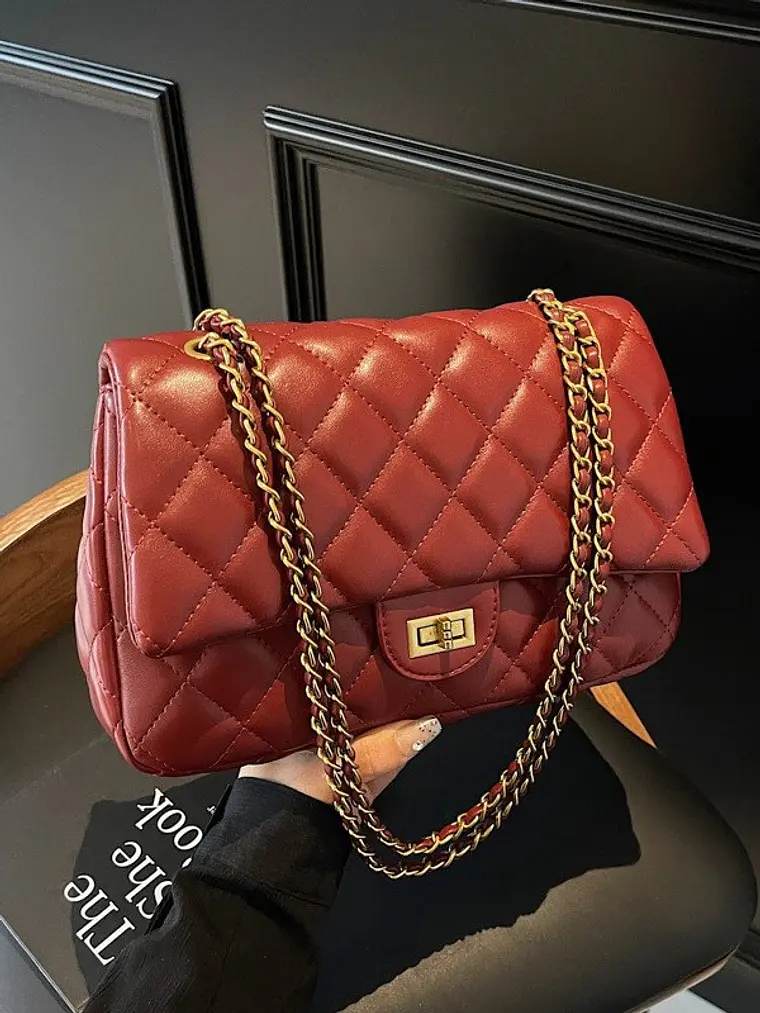 Bolso de hombro acolchado con cadena dorada — estilo clásico atemporal 10