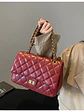 Bolso de hombro acolchado con cadena dorada — estilo clásico atemporal - Miniatura 13