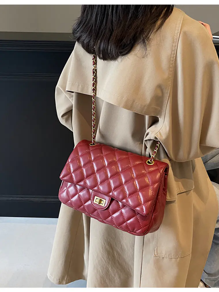 Bolso de hombro acolchado con cadena dorada — estilo clásico atemporal 12
