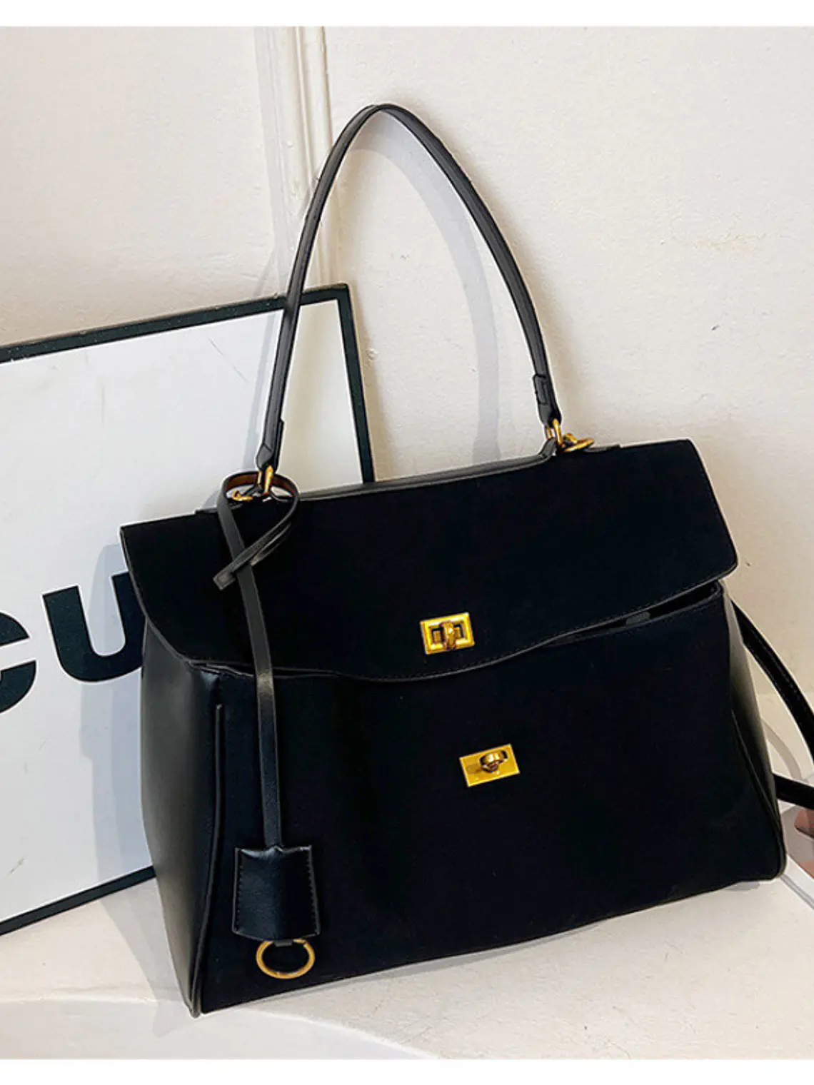 Bolso tote de ante sintético con broches dorados — estilo estructurado para el día a día 1