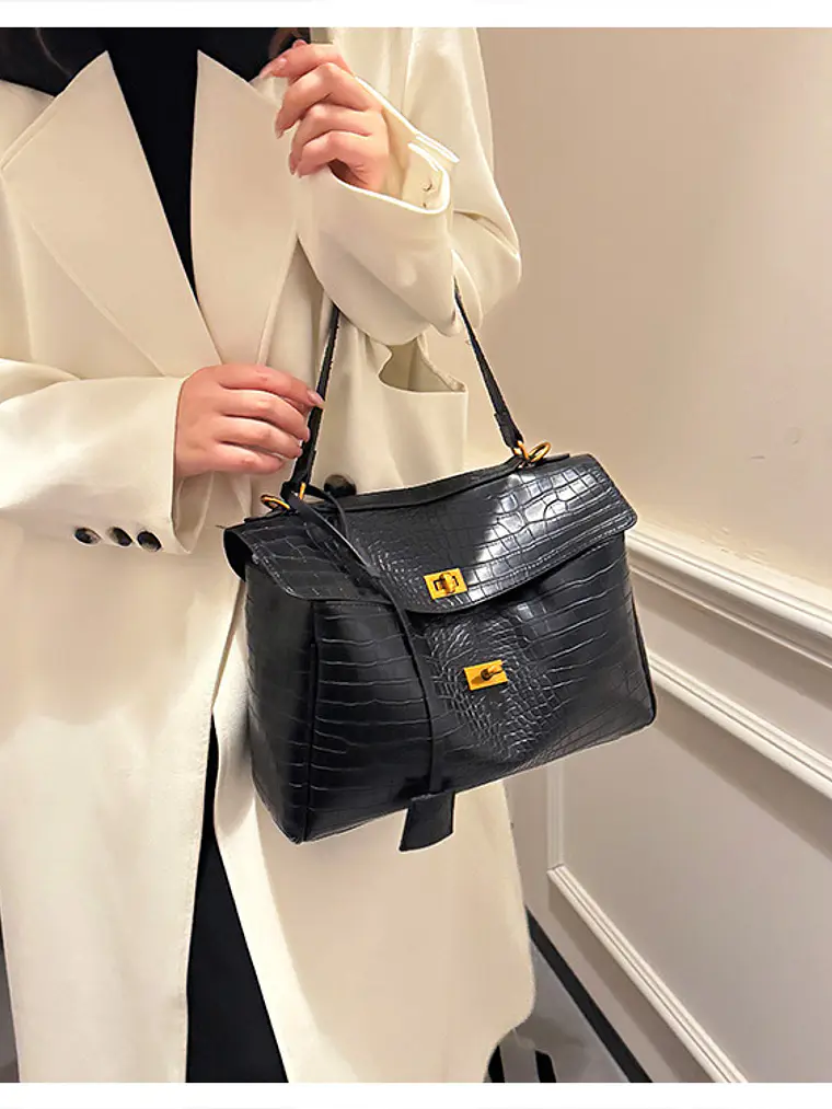 Bolso tote de cuero sintético con textura cocodrilo y broches dorados — elegancia urbana en negro 2