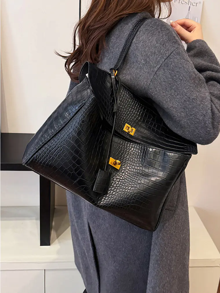 Bolso tote de cuero sintético con textura cocodrilo y broches dorados — elegancia urbana en negro 9
