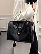 Bolso tote de cuero sintético con textura cocodrilo y broches dorados — elegancia urbana en negro - Miniatura 8