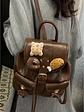 Mochila pequeña con apliques de peluche y colgante decorativo — estilo dulce retro en café - Miniatura 6