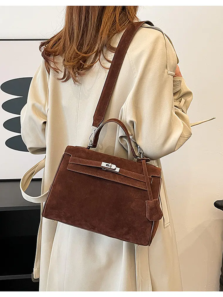 Bolso estructurado de ante sintético con broche giratorio y correa ancha — estilo urbano atemporal 9