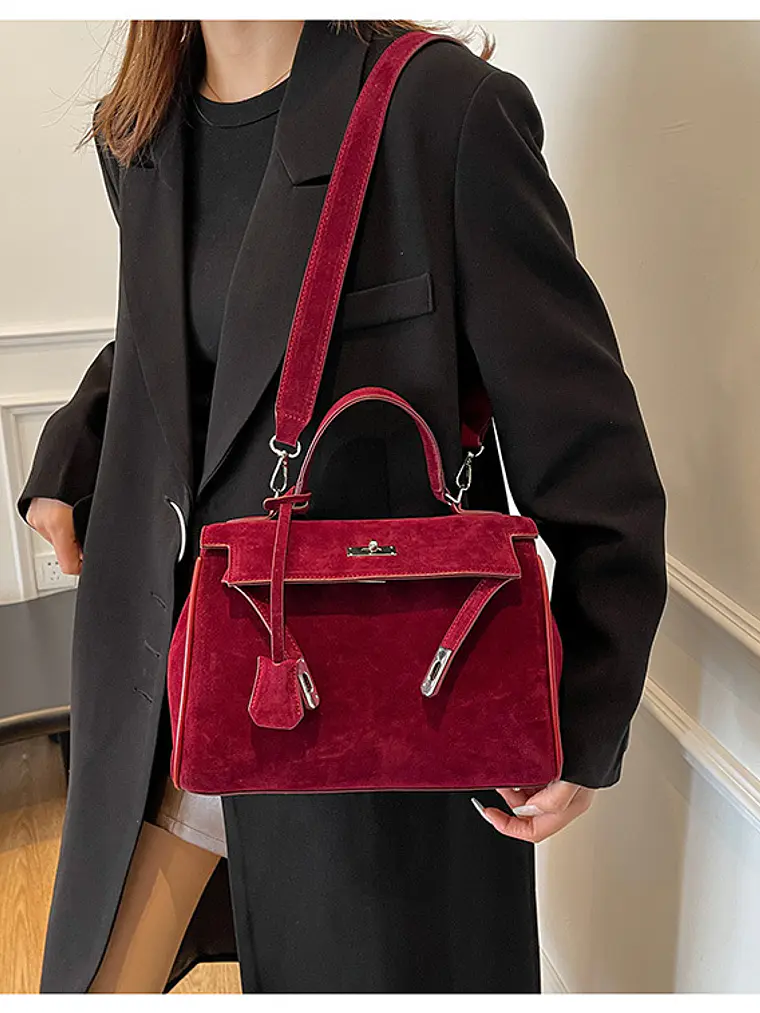 Bolso estructurado de ante sintético con broche giratorio y correa ancha — estilo urbano atemporal 18