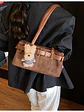 Bolso de hombro en ante sintético con cinturón decorativo y colgante de perrito — estilo retro dulce - Miniatura 8