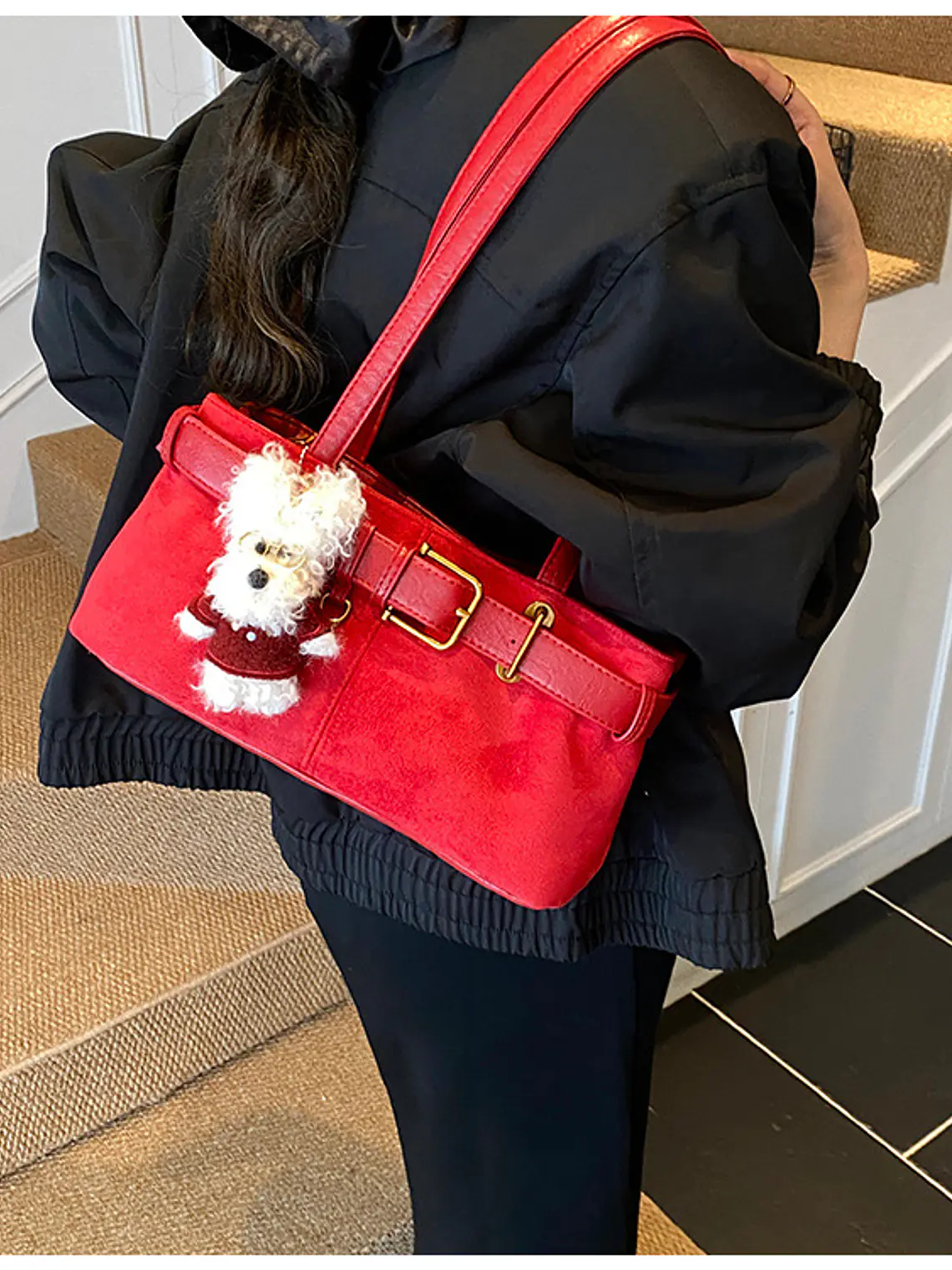 Bolso de hombro en ante sintético con cinturón decorativo y colgante de perrito — estilo retro dulce 15