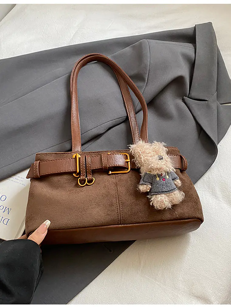 Bolso de hombro en ante sintético con cinturón decorativo y colgante de perrito — estilo retro dulce 7