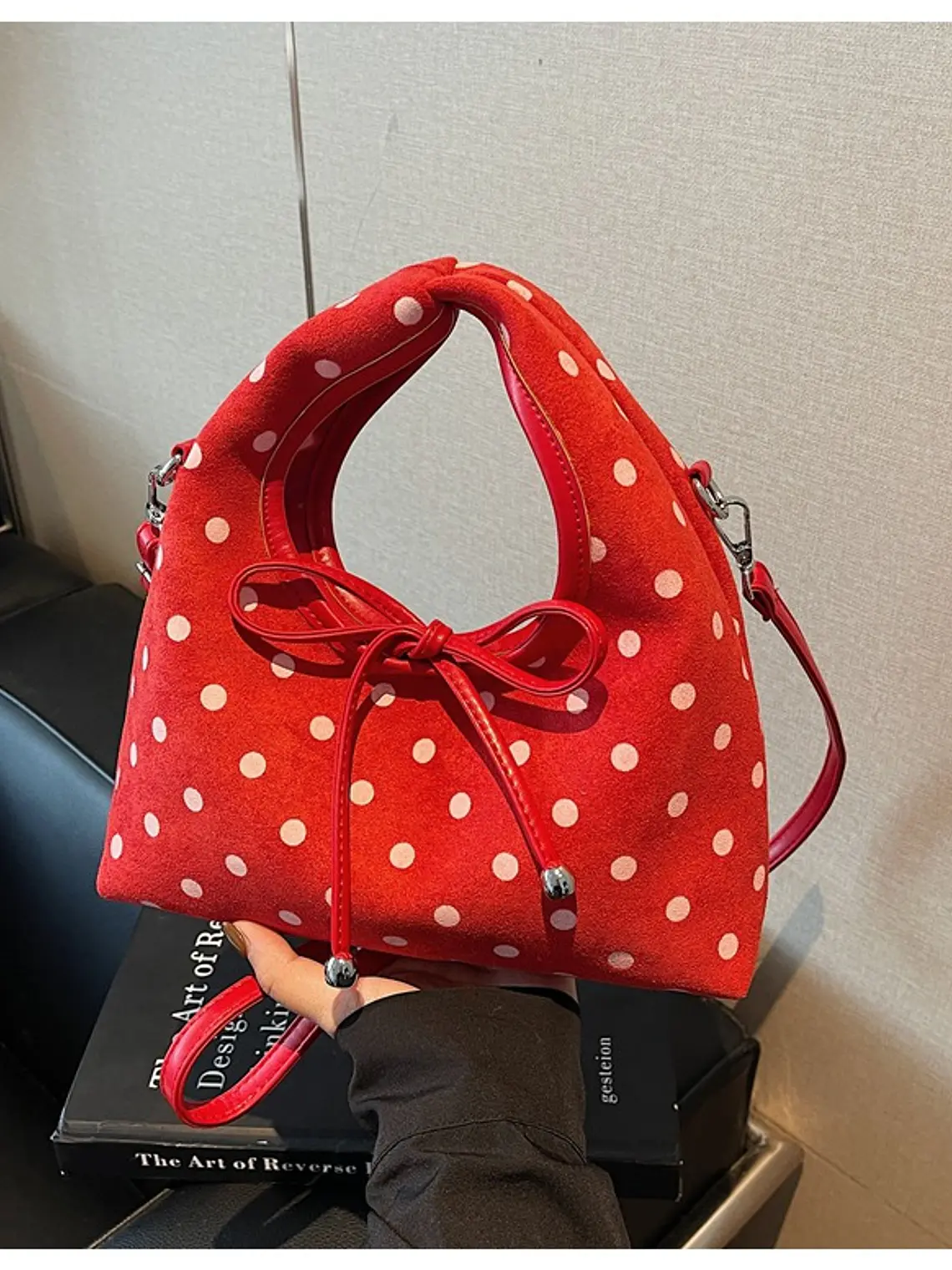 Bolso de ante con estampado de lunares, lazo decorativo y cierre magnético — estilo dulce y versátil 8