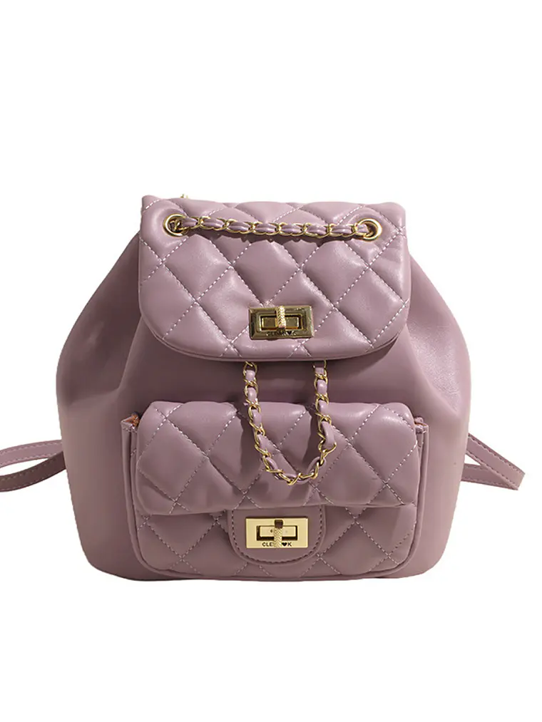 Mochila acolchada con textura de rombos, cadena dorada y bolsillo frontal con broche — estilo clásico 10