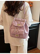 Mochila acolchada con textura de rombos, cadena dorada y bolsillo frontal con broche — estilo clásico - Miniatura 12
