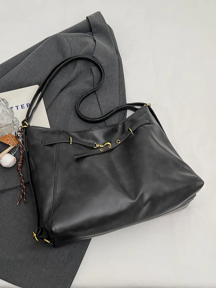 Bolso tote de cuero sintético con cierre de cordón y herrajes dorados — estilo urbano estructurado 7