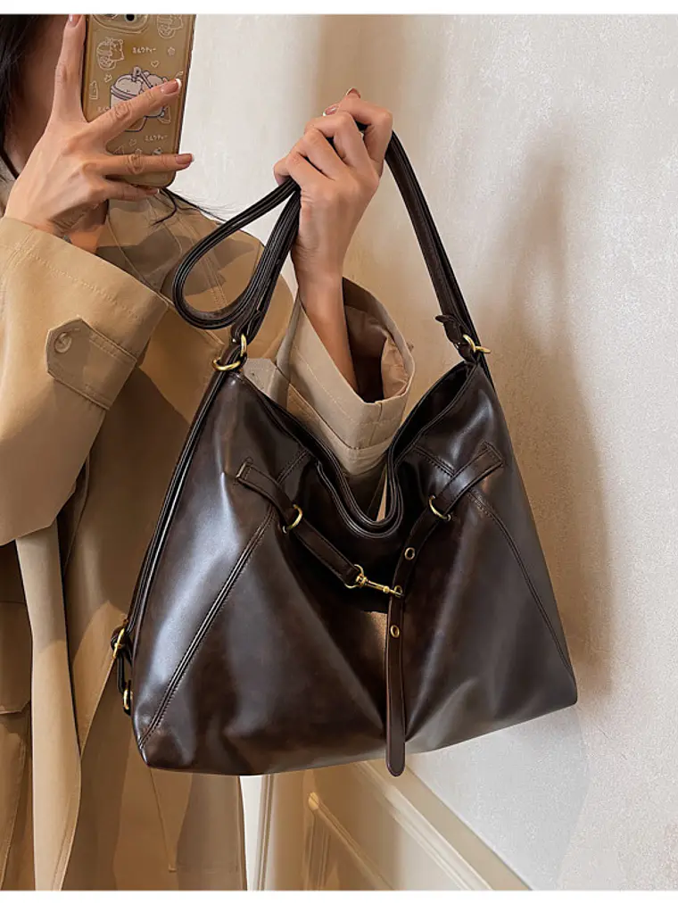 Bolso tote de cuero sintético con cierre de cordón y herrajes dorados — estilo urbano estructurado 3
