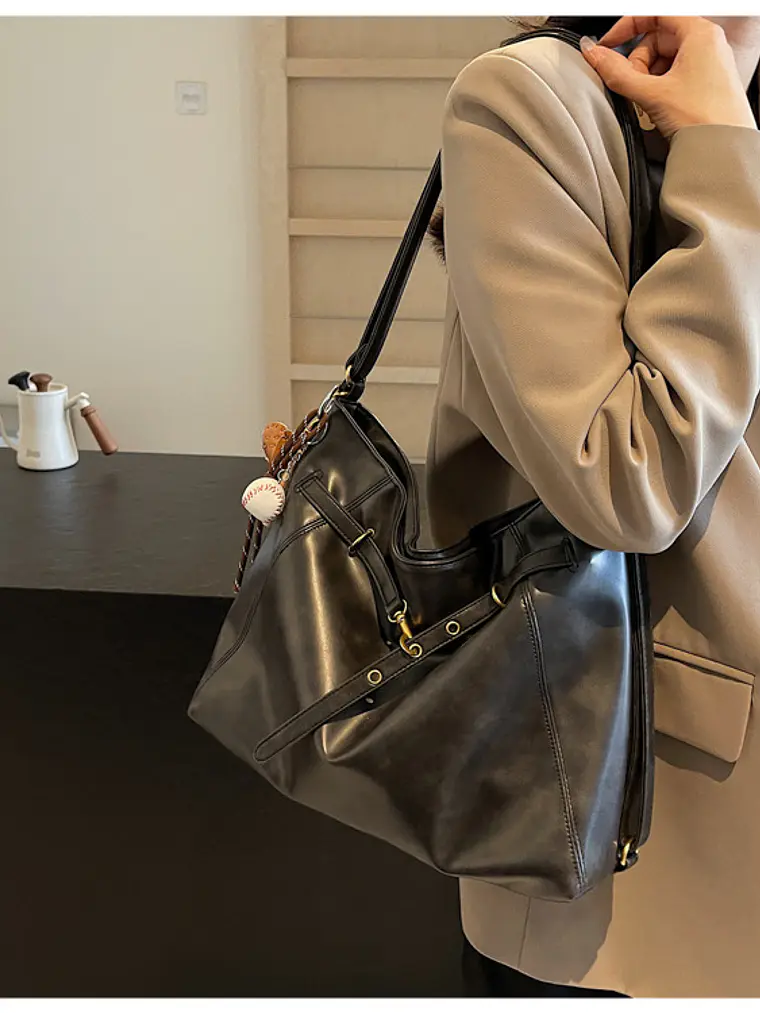Bolso tote de cuero sintético con cierre de cordón y herrajes dorados — estilo urbano estructurado 9