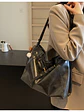 Bolso tote de cuero sintético con cierre de cordón y herrajes dorados — estilo urbano estructurado - Miniatura 9