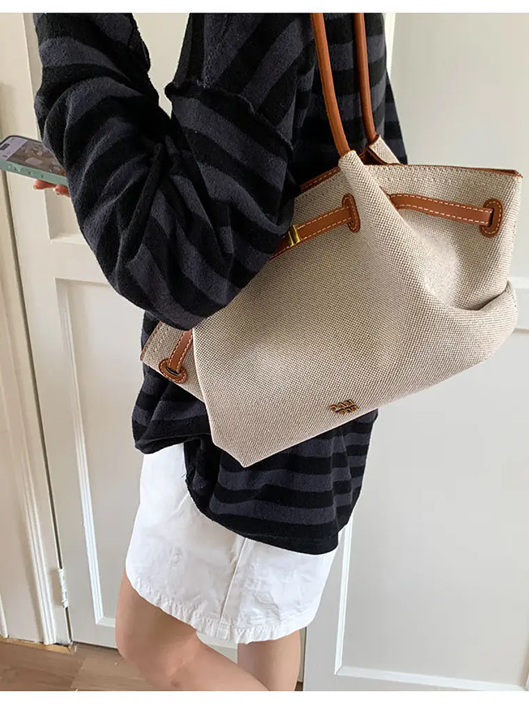 Bolso tote de lona con ribetes de cuero sintético y cierre de cremallera — estilo urbano minimalista 3