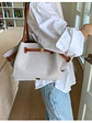 Bolso tote de lona con ribetes de cuero sintético y cierre de cremallera — estilo urbano minimalista - Miniatura 5