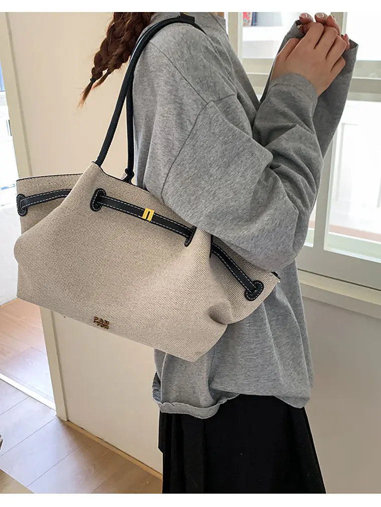 Bolso tote de lona con ribetes de cuero sintético y cierre de cremallera — estilo urbano minimalista 17