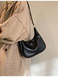 Bolso hobo de cuero sintético con tachas doradas y correa ajustable — silueta media luna - Miniatura 3