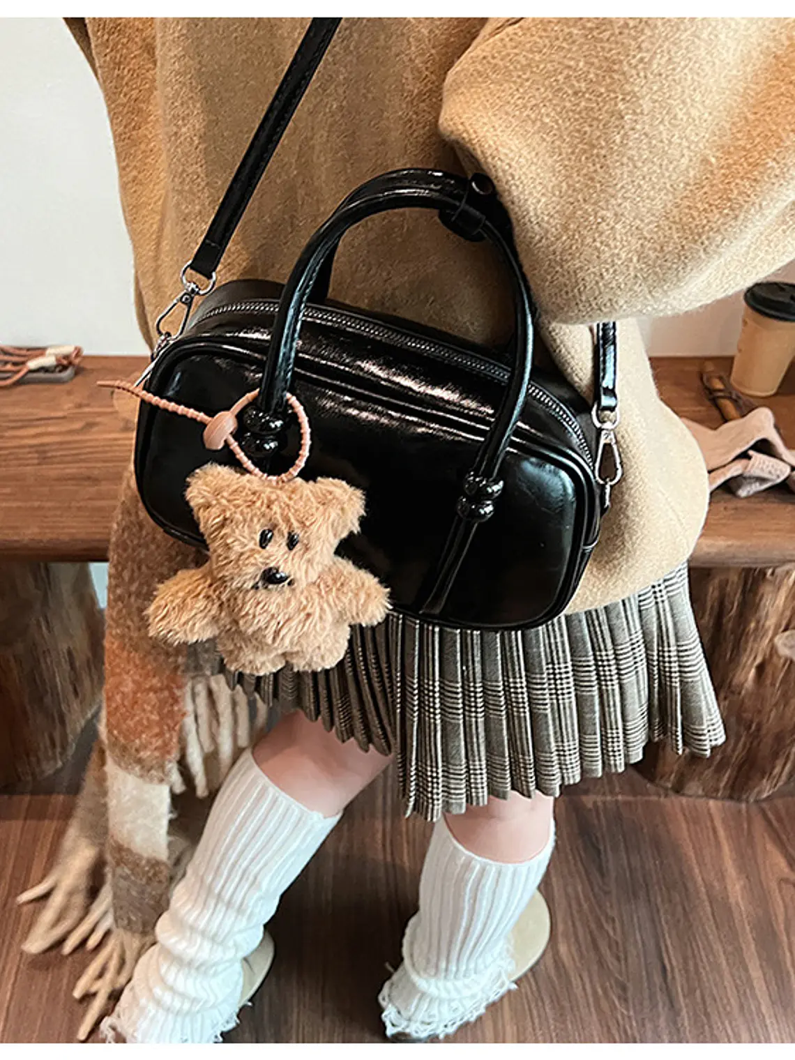 Bolso Boston mini con asas anudadas y correa larga — estilo retro street 4