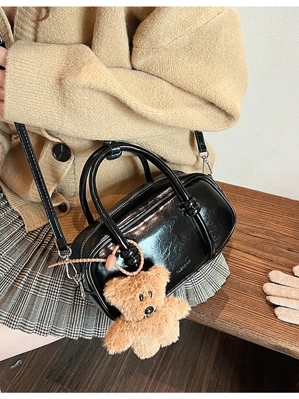 Bolso Boston mini con asas anudadas y correa larga — estilo retro street 3
