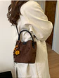 Bolso Balde de Gamuza Sintética con Colgante de Cuentas de Madera — Estilo Retro Urbano - Miniatura 3