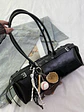Bolso Cilíndrico con Colgante Deportivo — Estilo Urbano con Textura Encerada - Miniatura 2