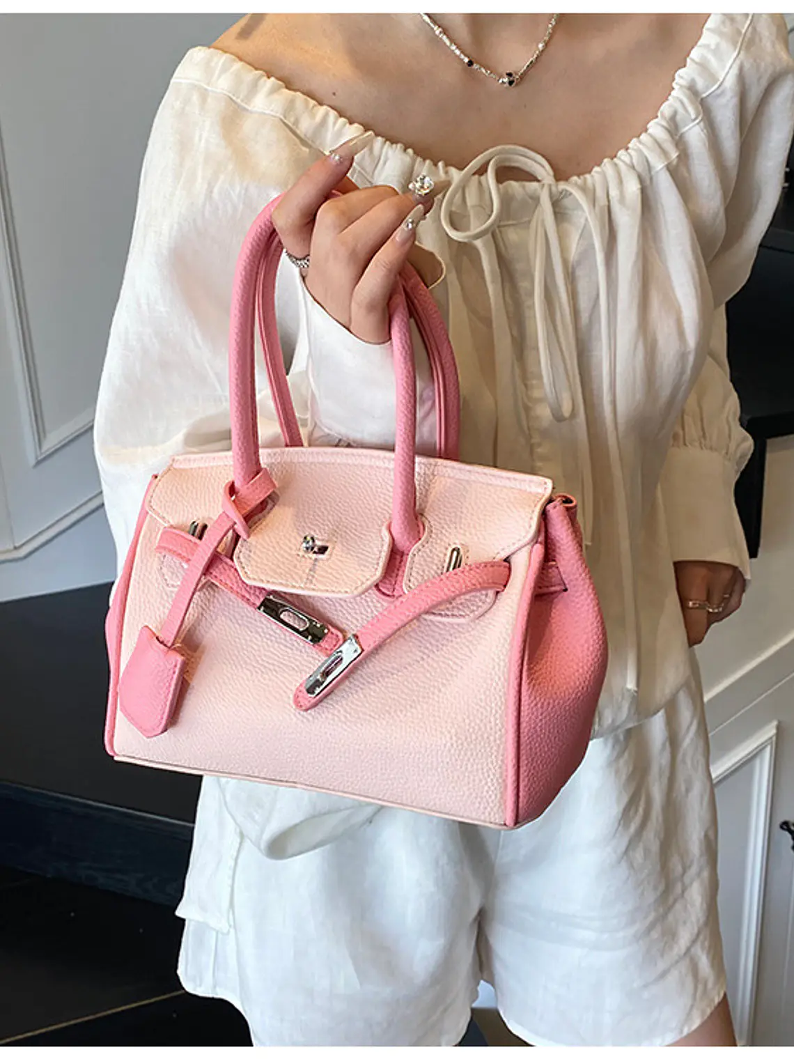 Bolso Estructurado Bicolor con Textura Granulada — Diseño Clásico y Femenino 3