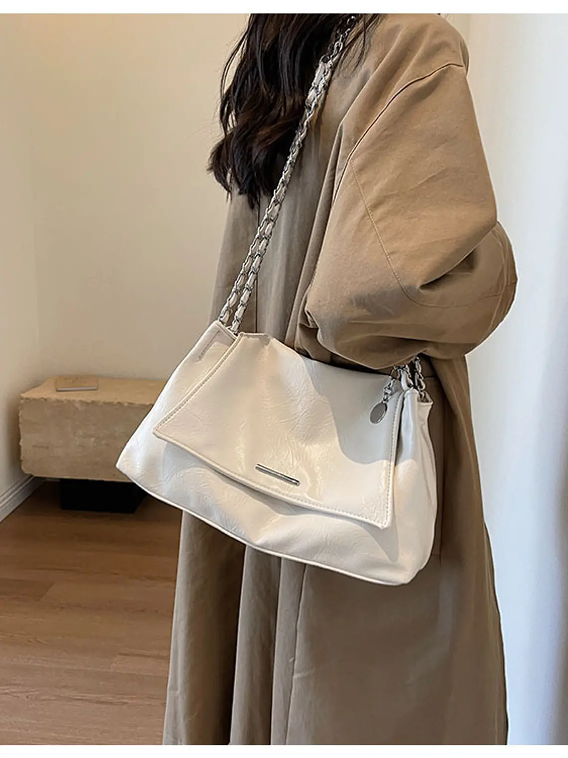 Bolso de hombro con cadena — estilo urbano metalizado 6