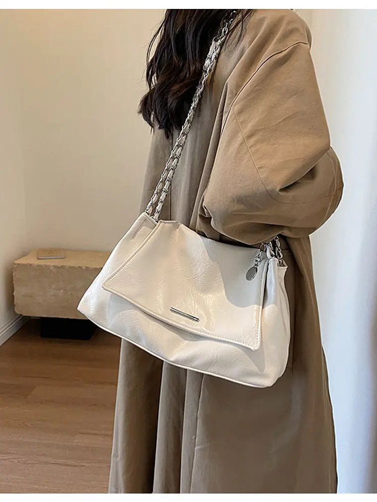 Bolso de hombro con cadena — estilo urbano metalizado 6