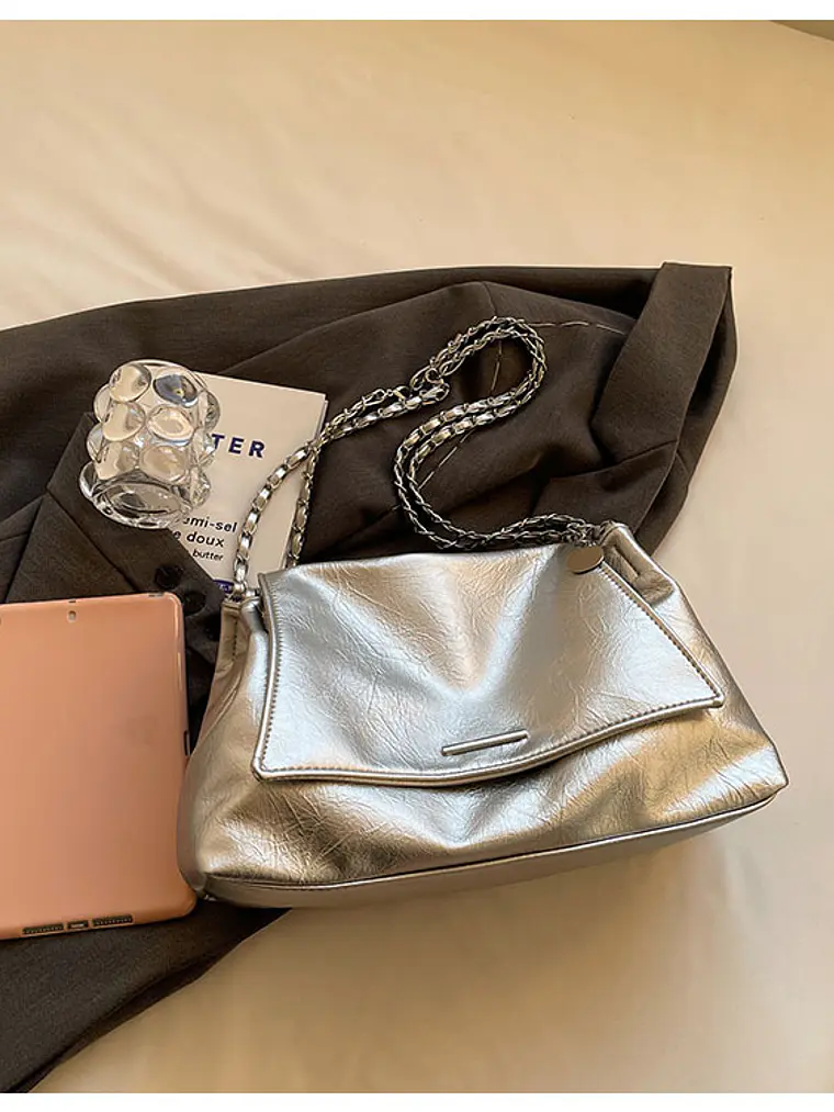 Bolso de hombro con cadena — estilo urbano metalizado 7