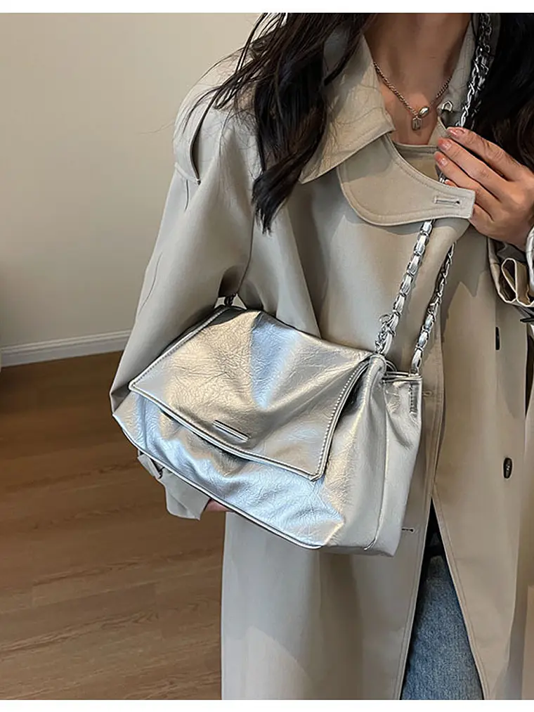 Bolso de hombro con cadena — estilo urbano metalizado 9