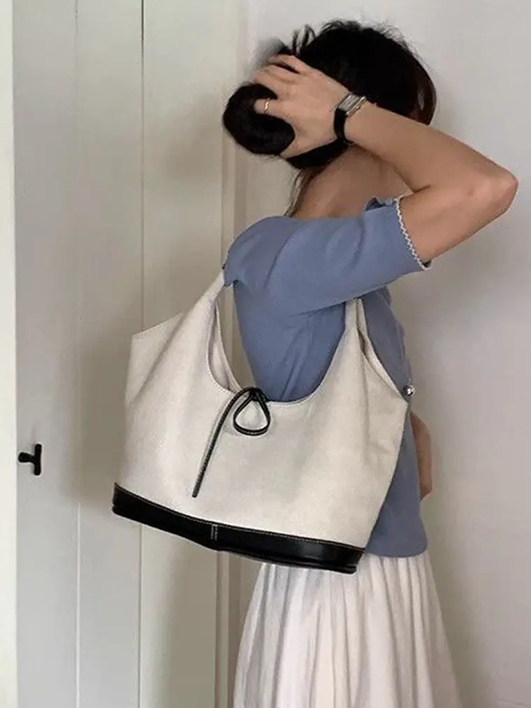 Bolso tote de lona con ribete de cuero sintético y detalle de lazo — estilo minimalista 2