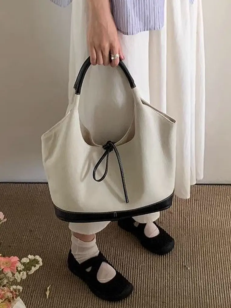 Bolso tote de lona con ribete de cuero sintético y detalle de lazo — estilo minimalista 3