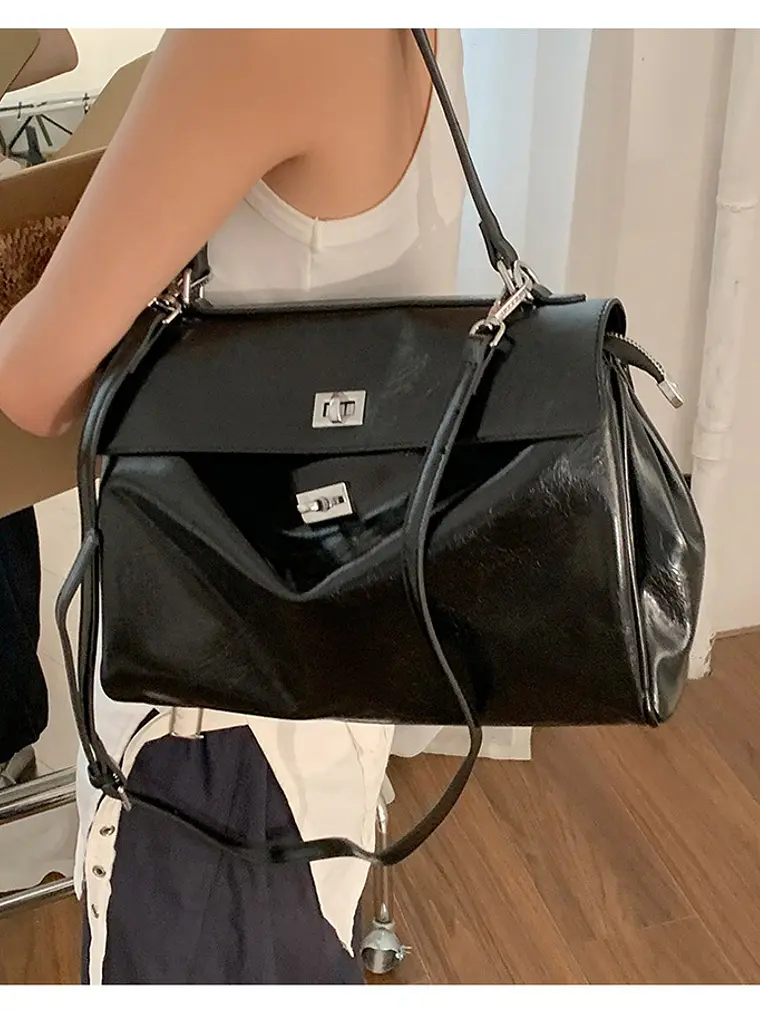 Bolso tipo Kelly de cuero sintético con cerradura giratoria — estructura clásica en dos tamaños 3