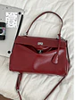 Bolso tipo Kelly de cuero sintético con cerradura giratoria — estructura clásica en dos tamaños - Miniatura 11