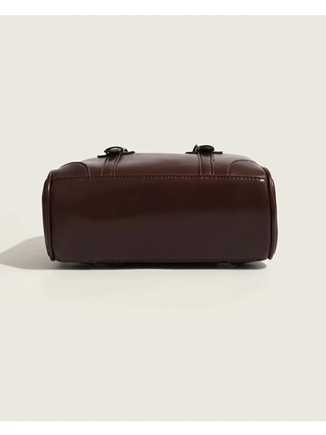 Bolso de mano tipo cápsula con hebillas plateadas y costuras decorativas — estilo retro coreano 5