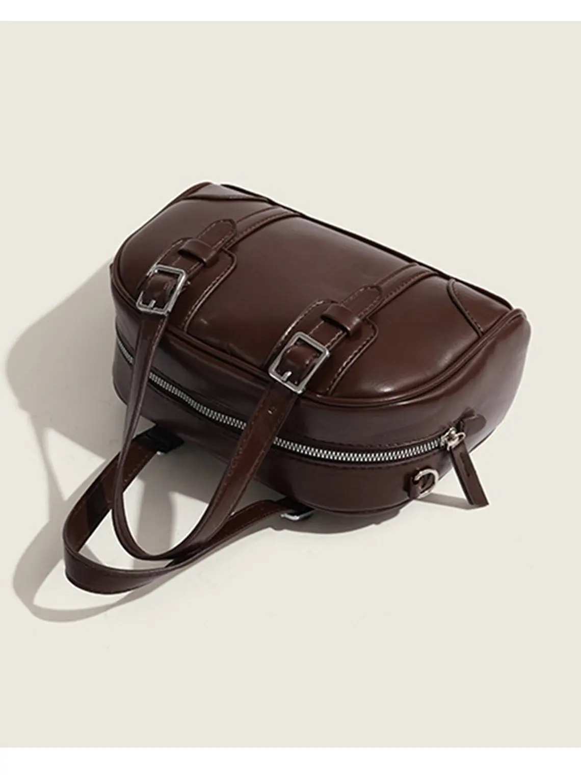 Bolso de mano tipo cápsula con hebillas plateadas y costuras decorativas — estilo retro coreano 4