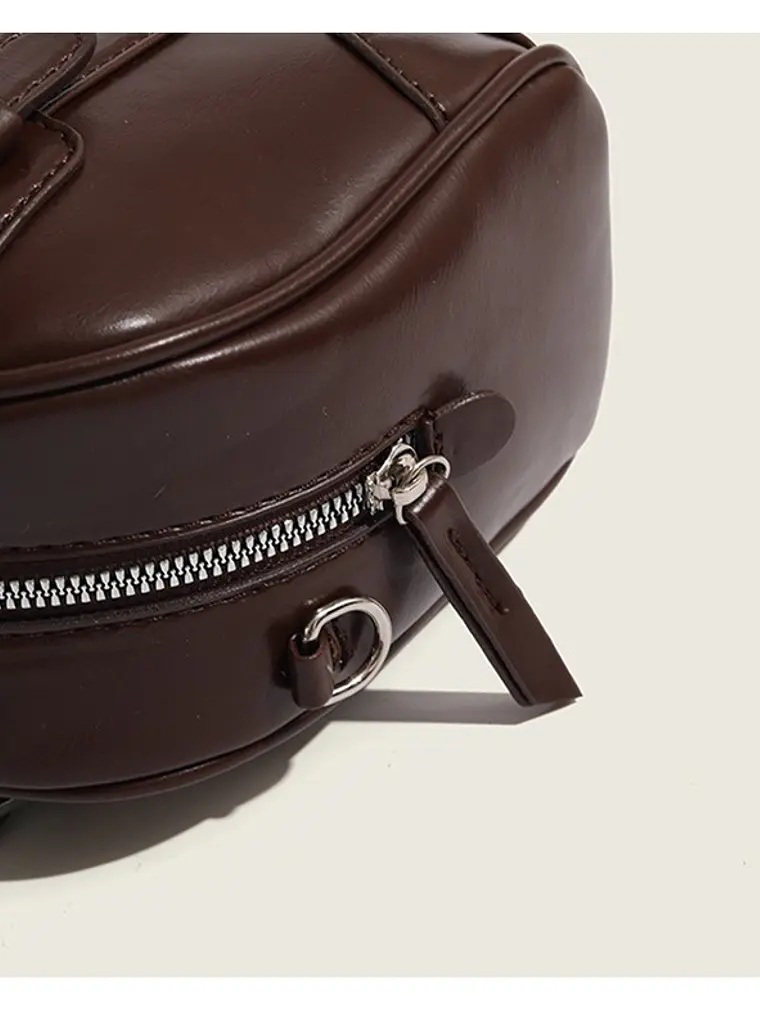 Bolso de mano tipo cápsula con hebillas plateadas y costuras decorativas — estilo retro coreano 6