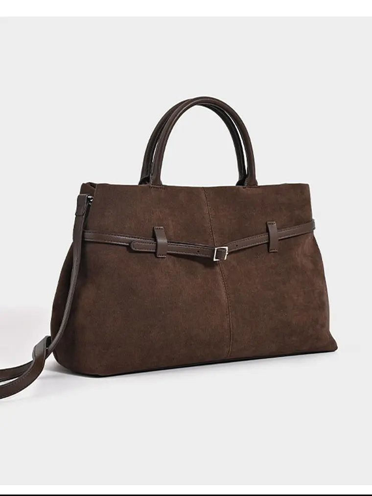 Bolso tote de gamuza con cinturón decorativo y asa tubular — volumen generoso, estilo sobrio 2